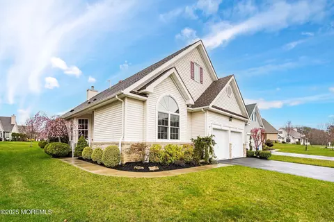 95 Cedar Village Blvd, Ocean, NJ 07712