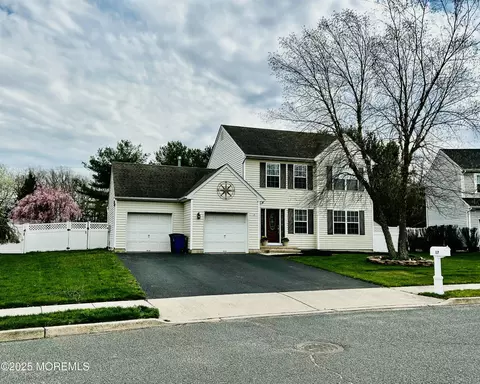 17 Crater Lake Rd, Howell, NJ 07731