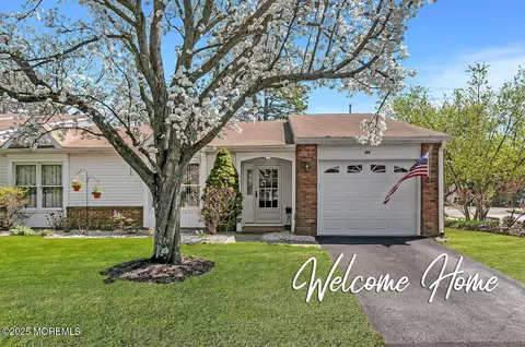 89 Chaucer Ct, Lakewood, NJ 08701