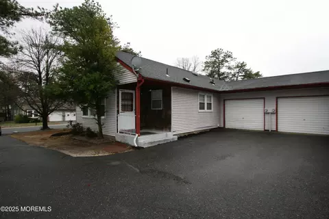 20 Greenleaf St # B, Whiting, NJ 08759