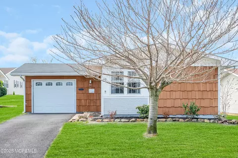 42 Collins Ct, Brick, NJ 08724