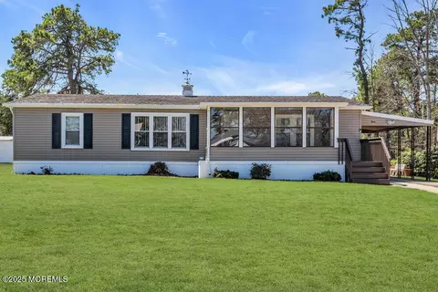 3 Gloria Ln, Barnegat, NJ 08005
