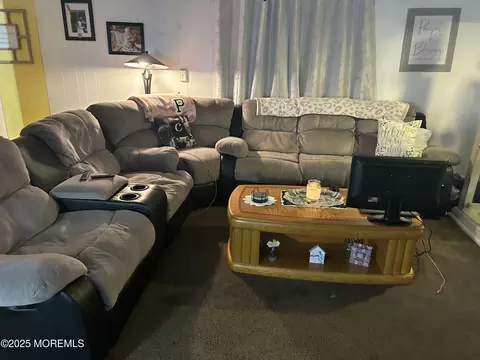 23 Chipmunk Ct, Whiting, NJ 08759