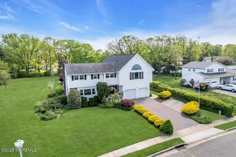 27 Rota Dr, Parlin, NJ 08859