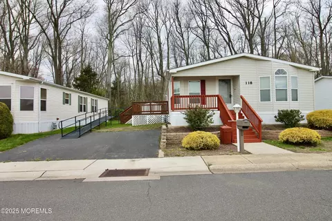 118 Woody Rd, Freehold, NJ 07728