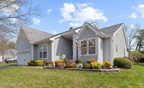8 Misty Lake Ct, Barnegat, NJ 08005