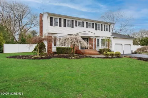 1 Truman Dr, Marlboro, NJ 07746
