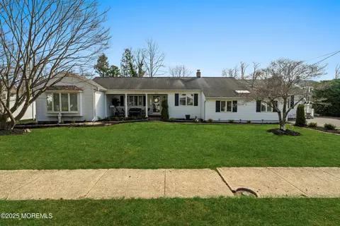 133 Whalepond Rd, Oakhurst, NJ 07755