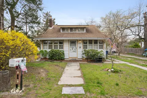 424 Beacon Ave, Beachwood, NJ 08722