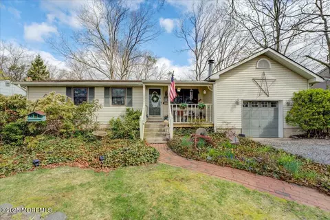 1046 Cutlass Ave, Manahawkin, NJ 08050