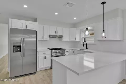 101 Torrey Pines Dr, Toms River, NJ 08757