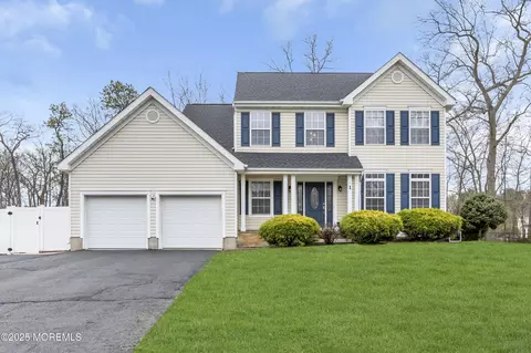 1 Magpie Ct, Jackson, NJ 08527