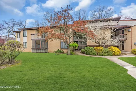 54 Amberly Dr #F, Manalapan, NJ 07726