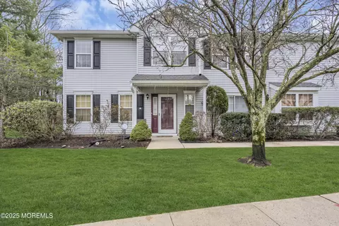 991 Lily Ct, Morganville, NJ 07751