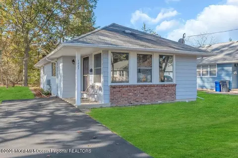 1827 Mount Idenburg Ln, Toms River, NJ 08753
