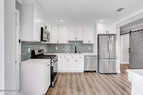 13 Seagull Ln, Howell, NJ 07731