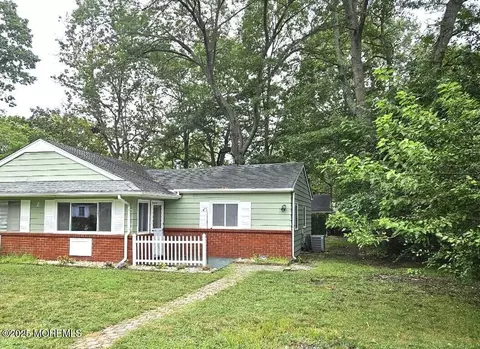2 Pheasant St # A, Manchester, NJ 08759