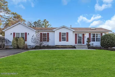 371 Veterans Blvd, Bayville, NJ 08721