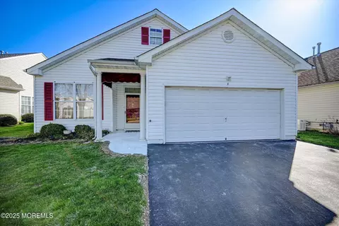 8 Orchid Ln, Brick, NJ 08724