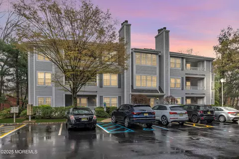 1012 Meadow Ct, Helmetta, NJ 08828