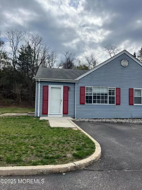 12 Primrose Ln # A, Jackson, NJ 08527
