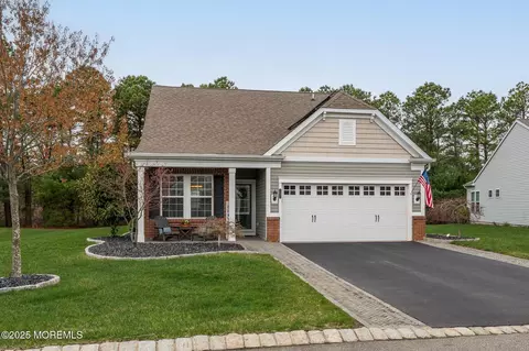 3 Gainsborough Ln, Manchester, NJ 08759