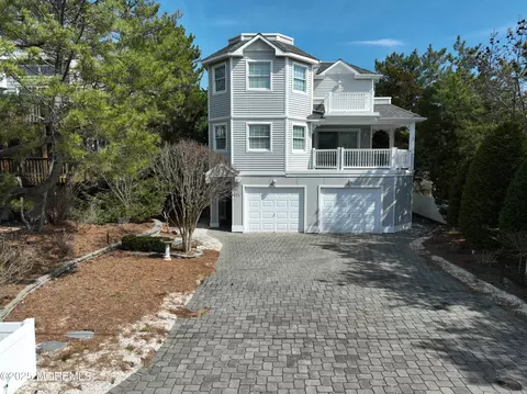 12 E 25th St, Barnegat Light, NJ 08006