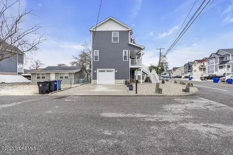 Exterior - 2 Shore Pine Dr, Brick, NJ 08723 photo 3 of 10