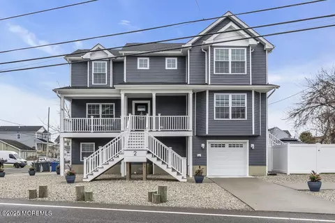 2 Shore Pine Dr, Brick, NJ 08723