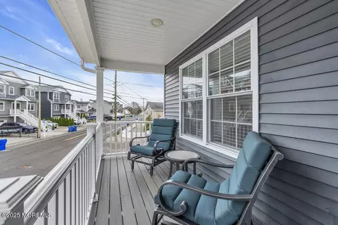 Exterior - 2 Shore Pine Dr, Brick, NJ 08723 photo 5 of 10
