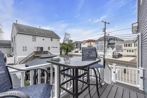 Exterior - 2 Shore Pine Dr, Brick, NJ 08723 photo 6 of 10