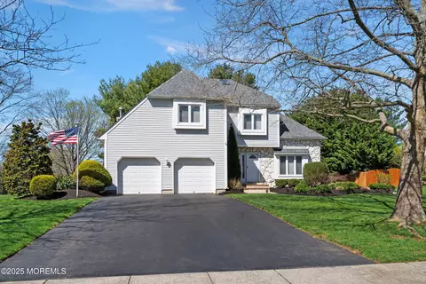11 Tuscan Dr, Freehold, NJ 07728
