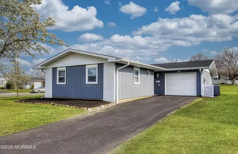 1 Markham Rd, Brick, NJ 08724