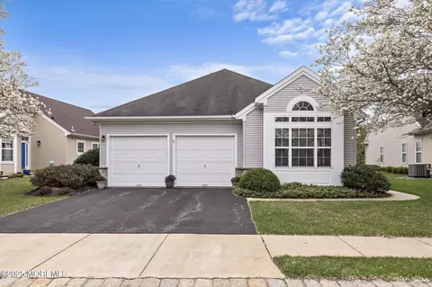 7 Edgeworth Cir, Manchester, NJ 08759