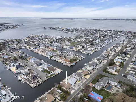 3166 Beachview Dr, Toms River, NJ 08753