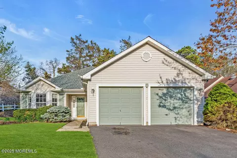 7 Lake Ridge Blvd, Whiting, NJ 08759