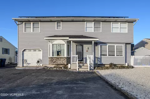 111 E Shrewsbury Dr, Little Egg Harbor, NJ 08087