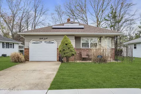 37 Scarborough Pl, Toms River, NJ 08757