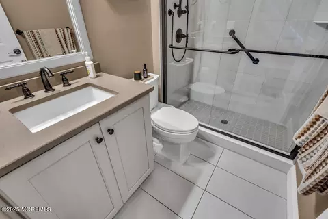 Bath - 3 Farnham Ct, Forked River, NJ 08731 photo 2 of 5