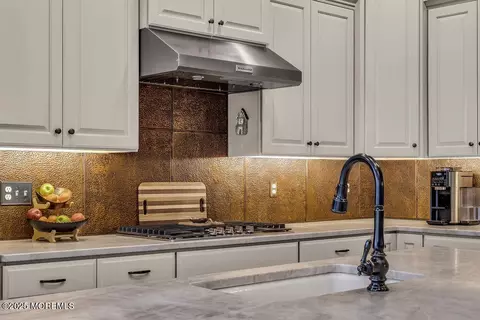 Kitchen - 3 Farnham Ct, Forked River, NJ 08731 photo 7 of 11