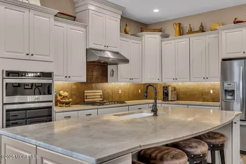 Kitchen - 3 Farnham Ct, Forked River, NJ 08731 photo 6 of 11