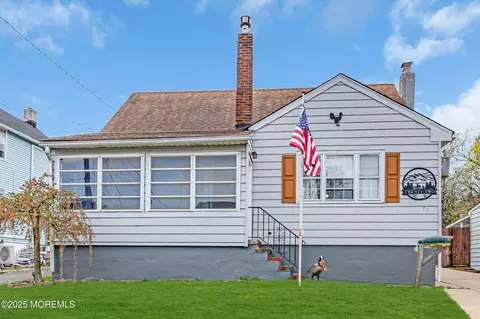 22 Hart St, Sayreville, NJ 08872