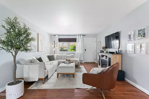 84 White St #B, Eatontown, NJ 07724