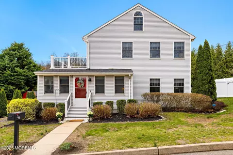 36 Oneida Ave, Atlantic Highlands, NJ 07716