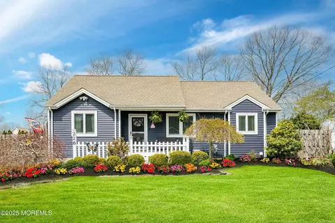 226 Atlantis Ave, Manahawkin, NJ 08050