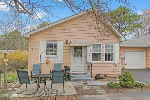 19 Lexington Dr # C, Whiting, NJ 08759