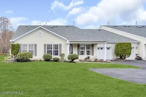65 Golden Willows Ave, Lakewood, NJ 08701