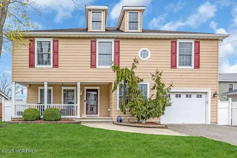 2305 Hollywood Rd, Point Pleasant, NJ 08742