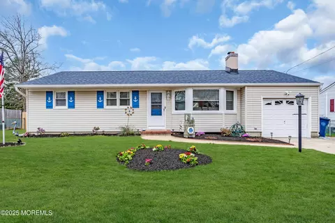 716 Leeward Ave, Beachwood, NJ 08722