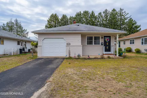 528 Jamaica Blvd, Toms River, NJ 08757